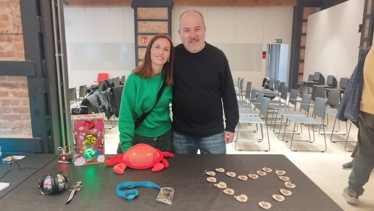 Marc Gudel (@marc_gudel) on Twitter photo L'<a href="/EscolaPalma/">Escola Palma de Mallorca</a> participa a la jornada "Tecnología educativa per a tothom" organitzada per <a href="/SistemaTHEAD/">Sistema THEAD, Inclusió Digital</a> i <a href="/scratchcatala/">ScratchEd Meetup BCN</a>
Acompanyat de <a href="/misifu_fu/">Misifú</a> presentem el projecte #TEAstimoMolt, tecnologia que promou l'inclusió i l'autonomia d'infants amb TEA gràcies a <a href="/microbit_edu/">Micro:bit Educational Foundation</a> L'<a href="/EscolaPalma/">Escola Palma de Mallorca</a> participa a la jornada "Tecnología educativa per a tothom" organitzada per <a href="/SistemaTHEAD/">Sistema THEAD, Inclusió Digital</a> i <a href="/scratchcatala/">ScratchEd Meetup BCN</a>
Acompanyat de <a href="/misifu_fu/">Misifú</a> presentem el projecte #TEAstimoMolt, tecnologia que promou l'inclusió i l'autonomia d'infants amb TEA gràcies a <a href="/microbit_edu/">Micro:bit Educational Foundation</a>