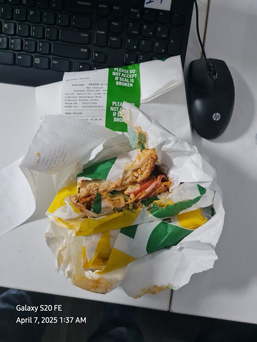 thindjasss's tweet image. I order food from swiggy, food was delivered after 1 hour, the food and package was damaged, packing was seal pack but food was coming out from down side, when I contact with customer support they hold my phone call and after sometime they cut my calls, #swiggy #swiggyinstamart