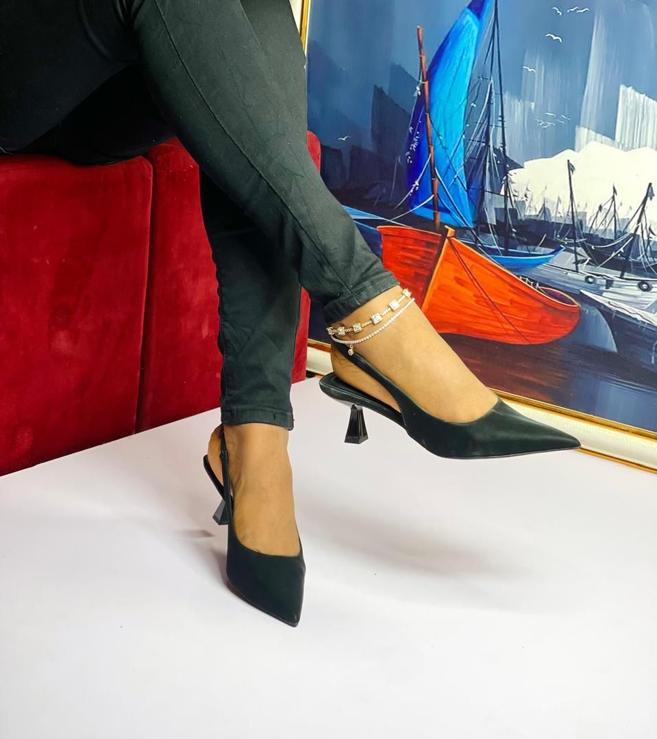 Shop_Emeralds's tweet photo. Pretty Kitten Slingback😍

⭐ Size: 37-41

⭐ Price: N24,000

To order:
....................
Kindly send a DM on WhatsApp
https://t.co/AqY94XzXWb https://t.co/IcnAOZI9iM