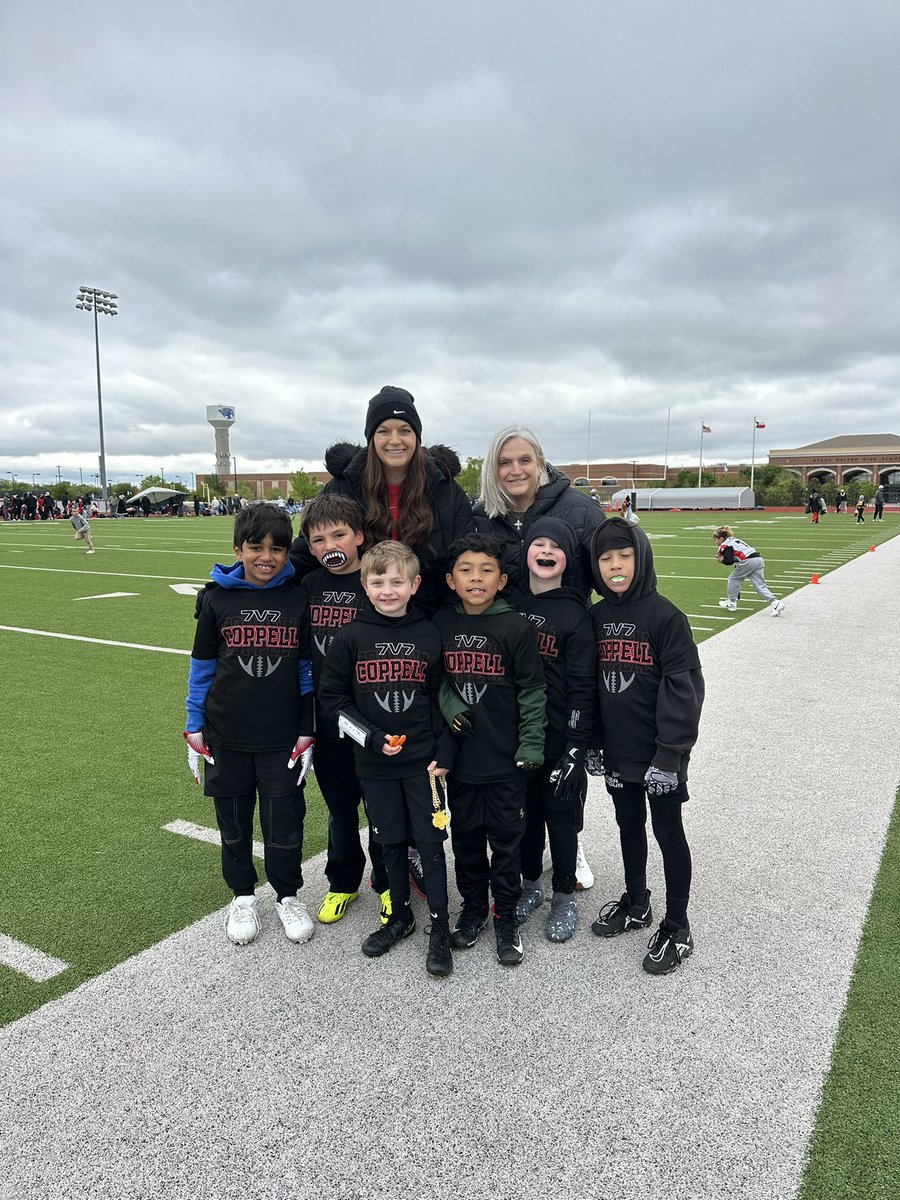 Natalie McDaniel (@nmcdaniel3rd) on Twitter photo It was a cold day in Trophy Club but we absolutely loved getting to cheer on these six, Sweet, 3rd grade boys today! ❤️🏈🖤<a href="/AustinElem/">Austin Elementary</a> It was a cold day in Trophy Club but we absolutely loved getting to cheer on these six, Sweet, 3rd grade boys today! ❤️🏈🖤<a href="/AustinElem/">Austin Elementary</a>