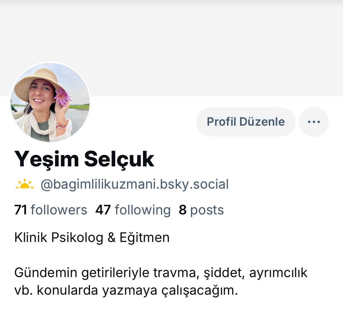 Bir süredir içimden pek bir şey yazmak geçmiyor. Öte yandan mevcut politik ve hukuki bağlamımız şiddet ayrımcılık travma gibi konuları alana taşıyor. Bluesky da elimden geldiğince bunlara değinmeye niyetliyim. Oracıkta da buluşmak isteyenler için buraya bırakıyorum 🍀