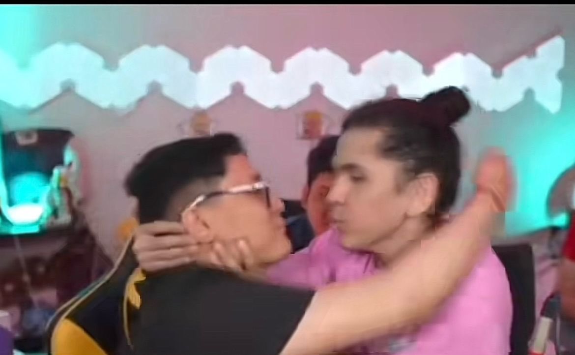 Se puso raro esto, iba a ser el primer beso de Anaban