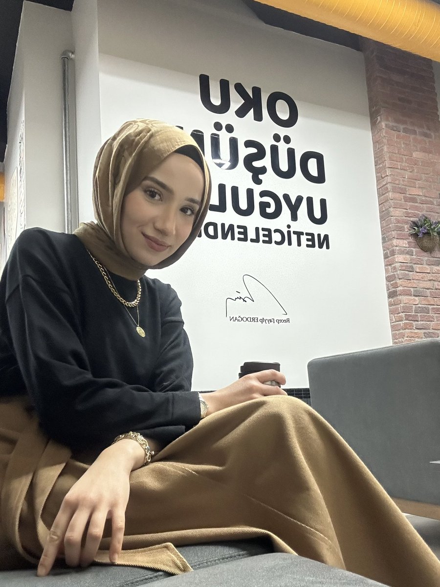 zynppaa's tweet image. “Oku, düşün, uygula, neticelendir.” ✨

#libraryday 📖🪶