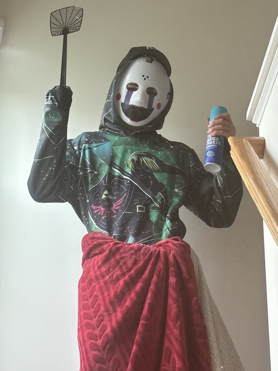 dmf197220's tweet photo. Had a wasp upstairs… my 15yr old son took care of it!! https://t.co/QD09j9YSp5