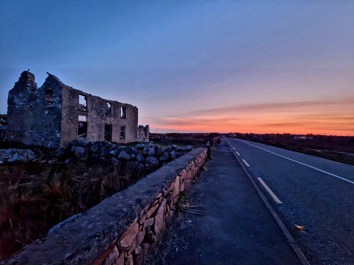 Cor na Rón, Indreabhán 📷🌅🧡
.
.
.
#Cornarón
#Indreabhán
#Conamara
#Gaillimh