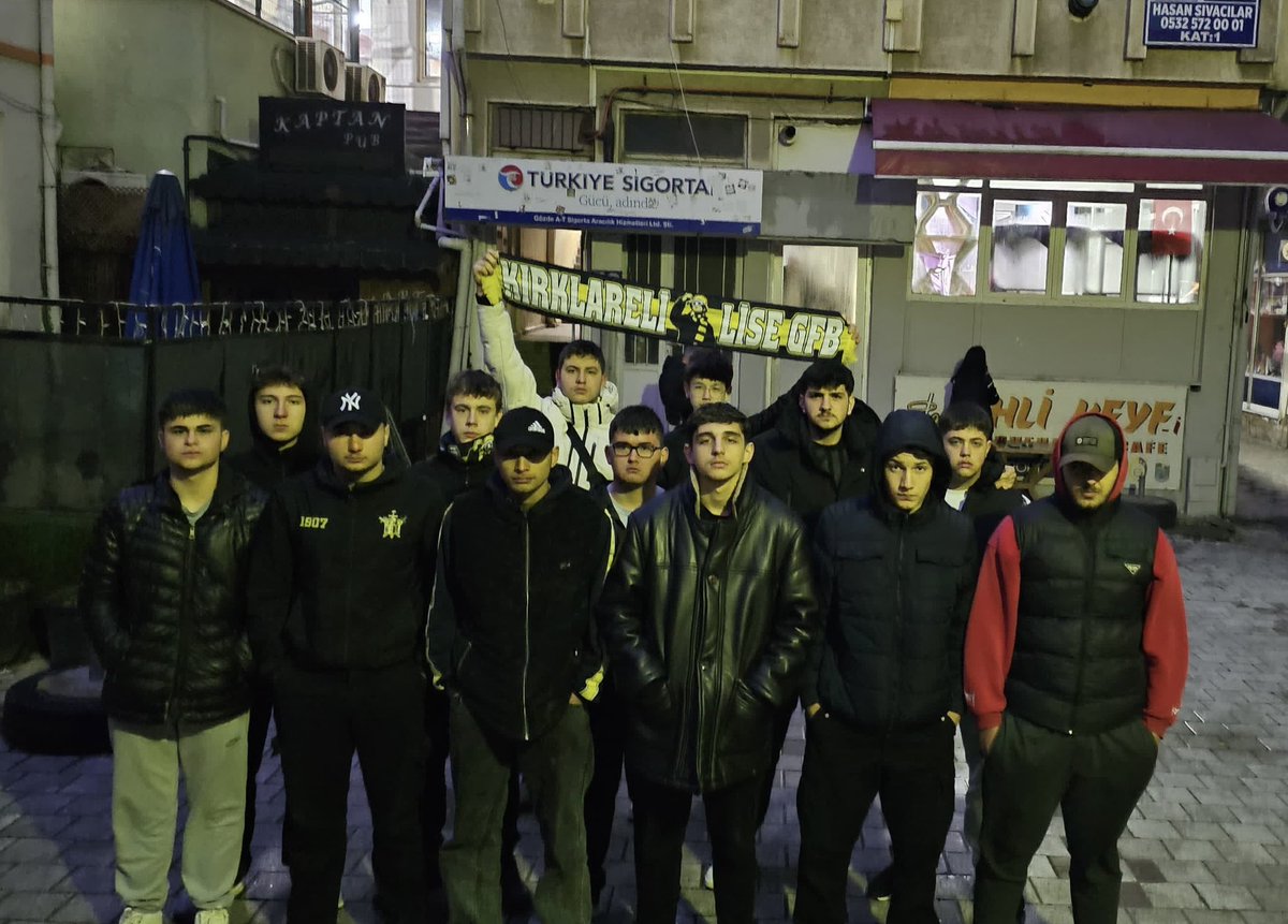 Kırklareli Lise GFB olarak,
FENERBAHÇEMİZ - trabzonspor maçında hem şehrimizde maçımızı izledik hemde evimizdeydik.