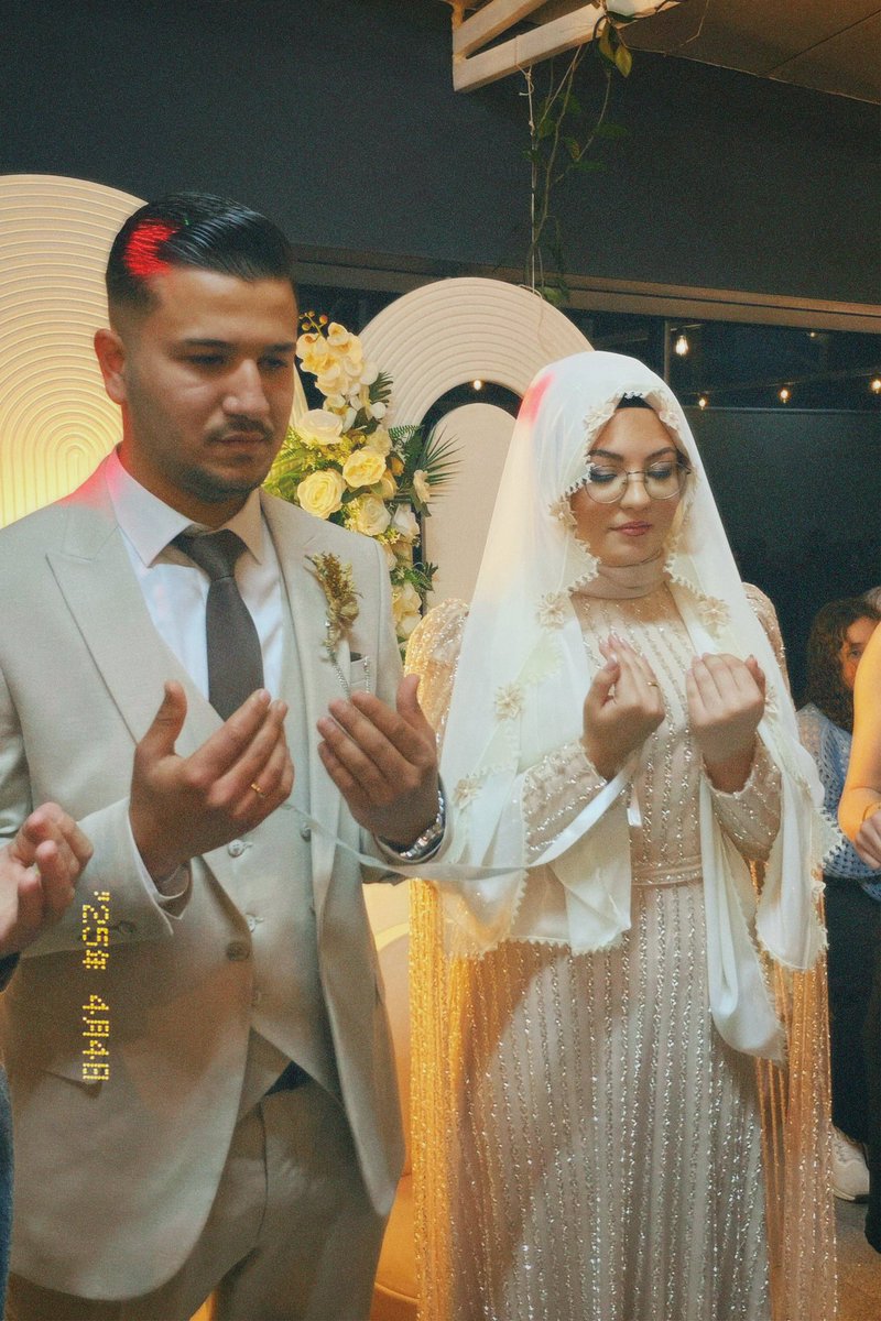 Turgut uyar’ın 
“Sen nereye,ben oraya,adım adım…
İnsan sevdikçe iyileşiyor,anladım..” dediği.