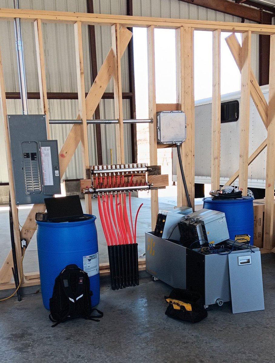 Configuring a new Bitcoin heated shop today. This @foghashing B6 tank will hold 6 s19j pro and deliver a constant 60k BTU to the hydronic system with hot side dielectric oil temps up to 58c. 

At rated power it will deliver 100% of the energy cost to heat at today's hashprice.