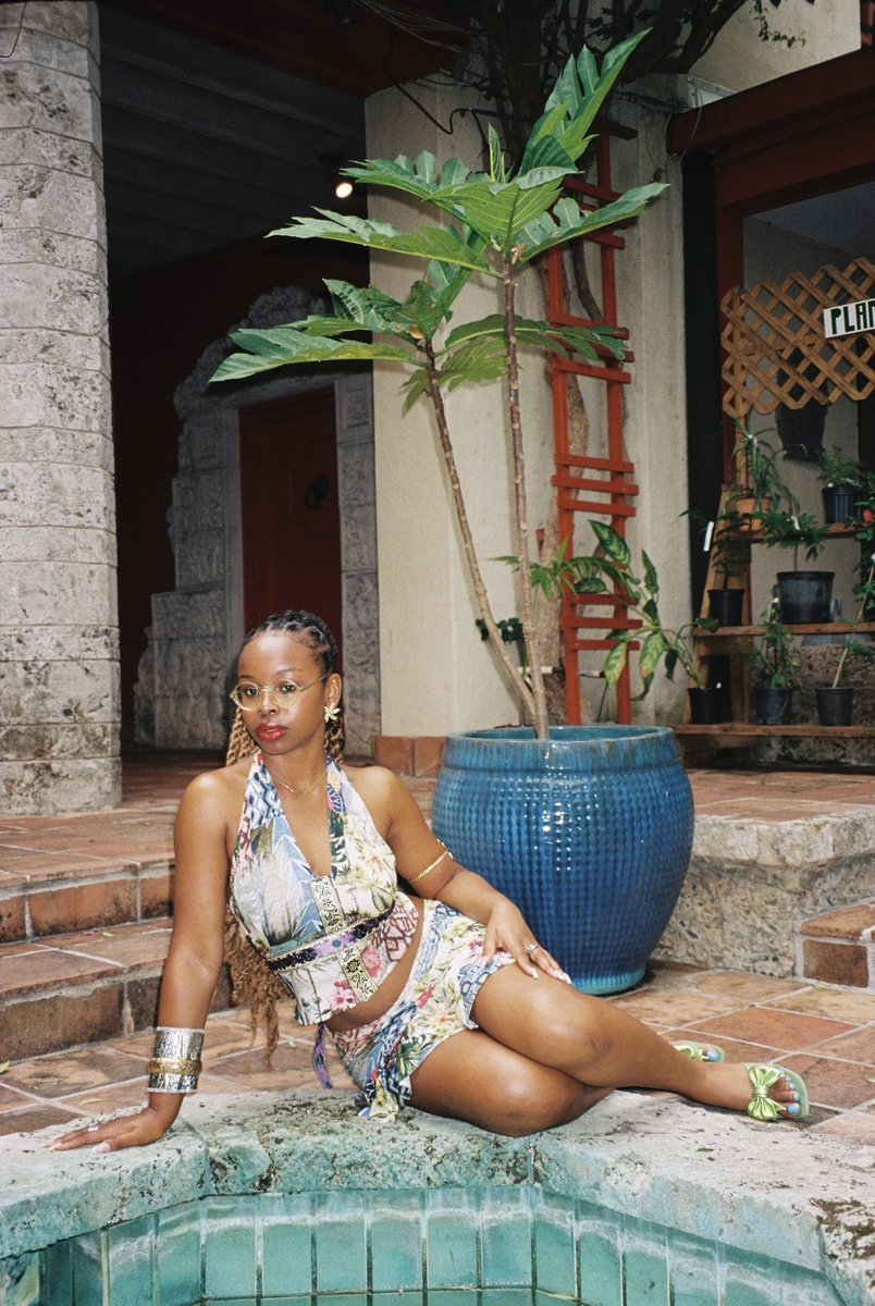 quasimotomami's tweet image. @swankemon set shot by me 🌴