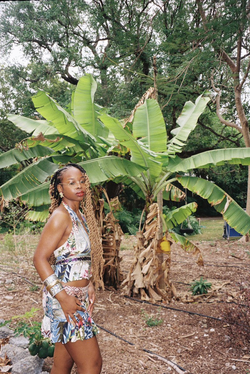 quasimotomami's tweet image. @swankemon set shot by me 🌴