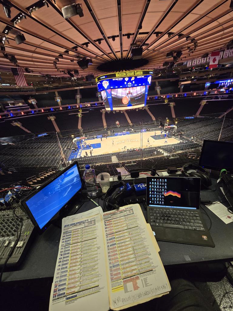 Game #78 of the season comes your way from our 10th level perch (no lie) at the World's most famous arena.

The 35-42 Suns will try to end a 5gm skid against a 49-28 Knicks team fresh off a 16pt win in ATL yesterday, their 4th win in 5 games.

Tipoff at 4 from MSG

#SunsUp
