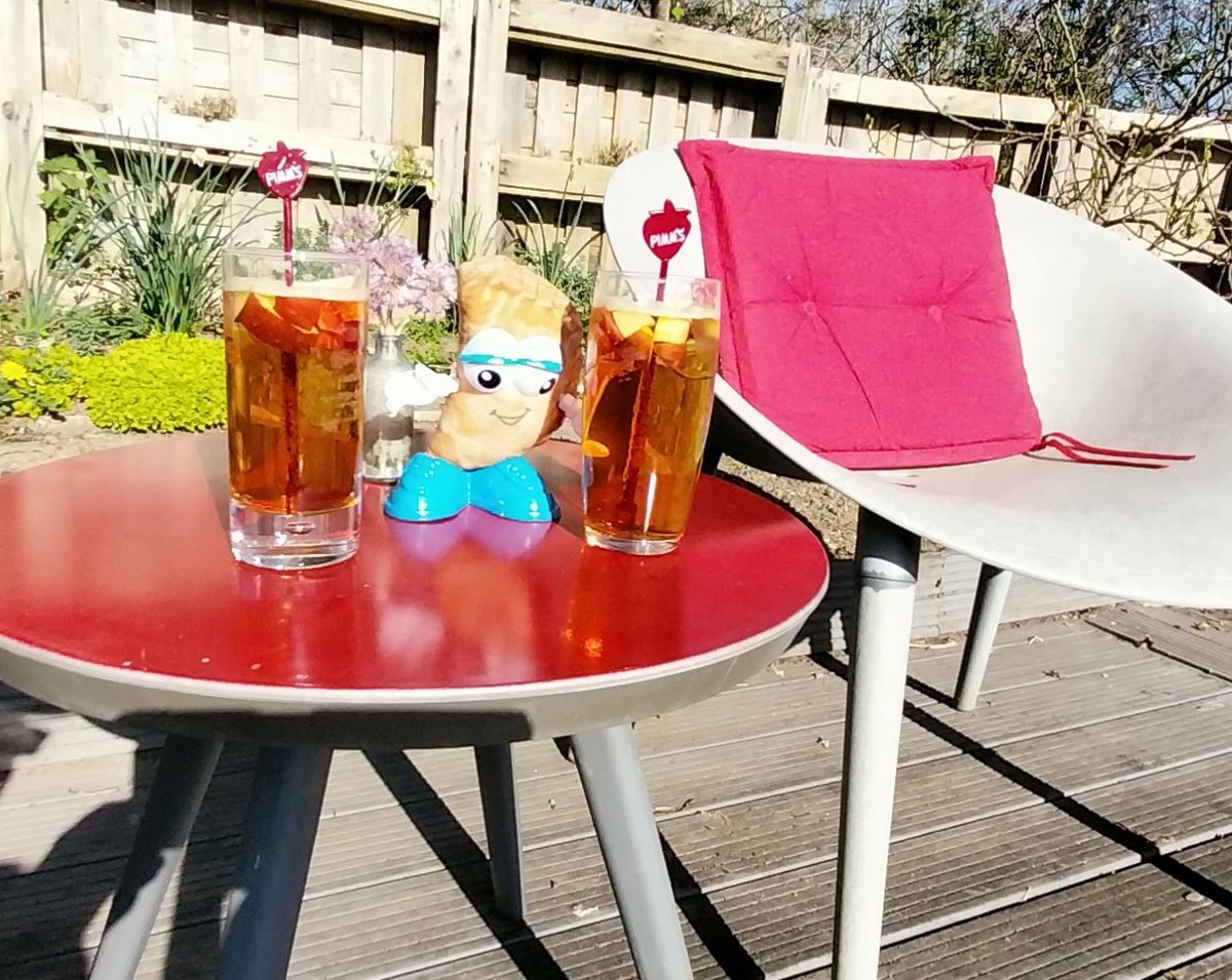 iamcornishpasty's tweet image. Yep, the Pimms decking definitely needs a bit of attention..... still works though 🍹

#PimmsOClock🍹 #PastysGarden🌻 @pimmsgb