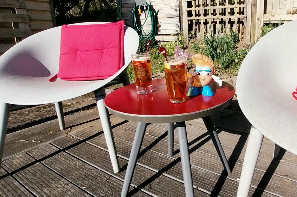 iamcornishpasty's tweet image. Yep, the Pimms decking definitely needs a bit of attention..... still works though 🍹

#PimmsOClock🍹 #PastysGarden🌻 @pimmsgb