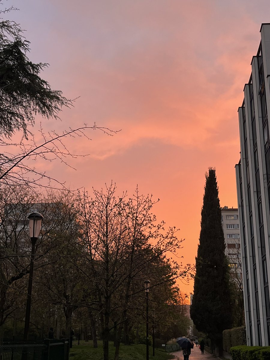 satan_sbitch's tweet image. Siri play Playground Love by Air #LGBTQIAWelcomeSpring