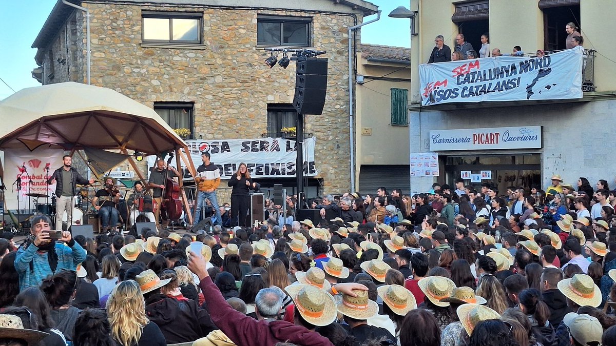 Aquest cap de setmana s'ha celebrat el catorzè Combat de Corrandes de Montagut (la Garrotxa) <a href="/combatcorrandes/">Combat de Corrandes de la Garrotxa</a>

L’organitzen les associacions del municipi per reivindicar la llengua, la cultura, l’associacionisme i, sobretot, la cançó improvisada. 

📺youtu.be/B1HzsW8ph0M?si…