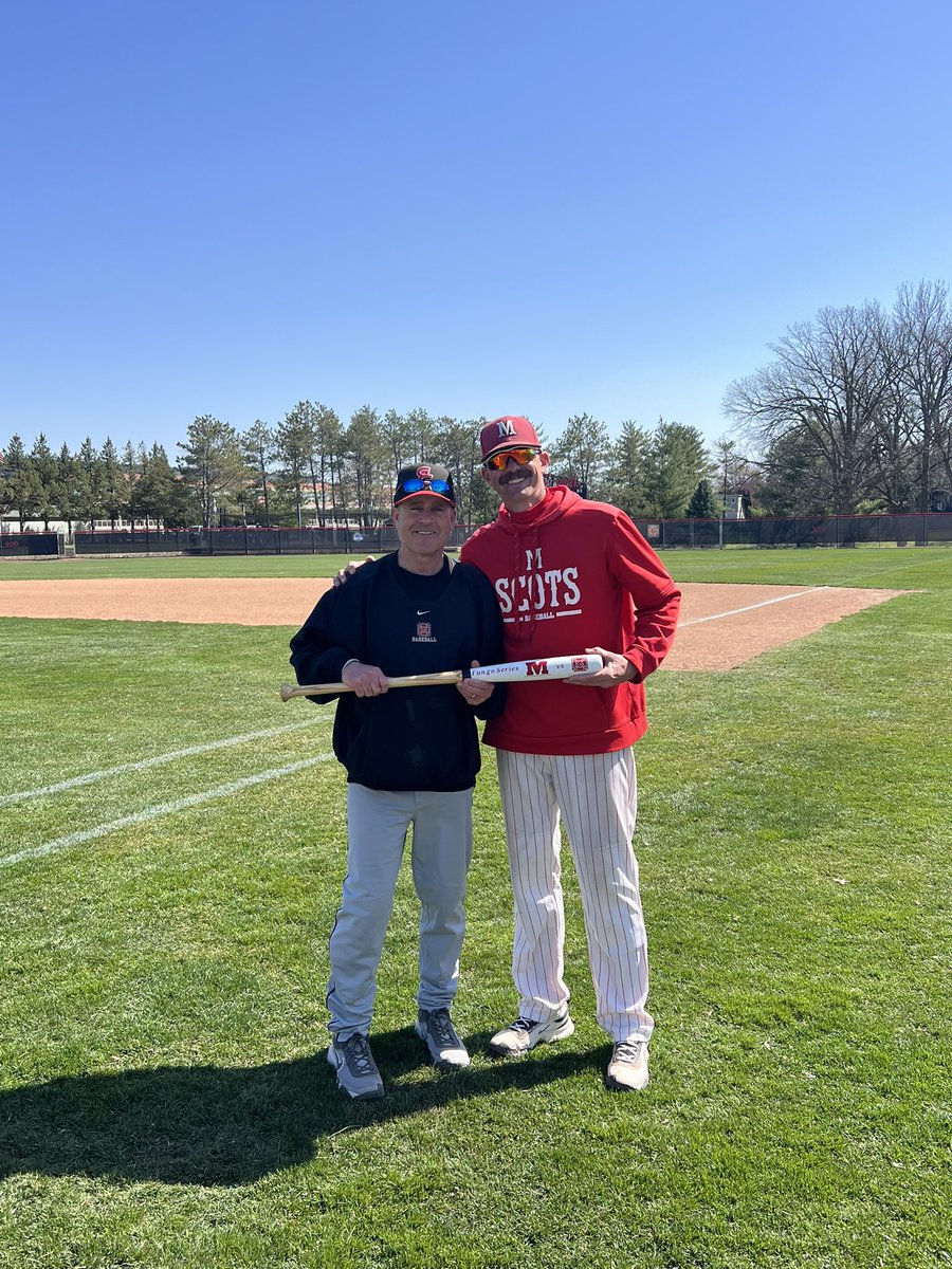 That’s a series win! The Fungo Bat Trophy comes back to the Maple City! #RollScots #HummmScotties