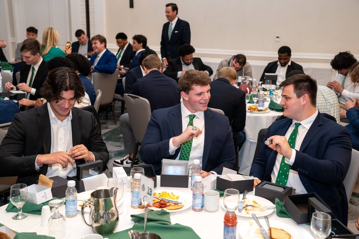 DartmouthFTBL's tweet photo. Iced out🥶💍

#TheWoods #GoBigGreen https://t.co/ExSo5PJI4e
