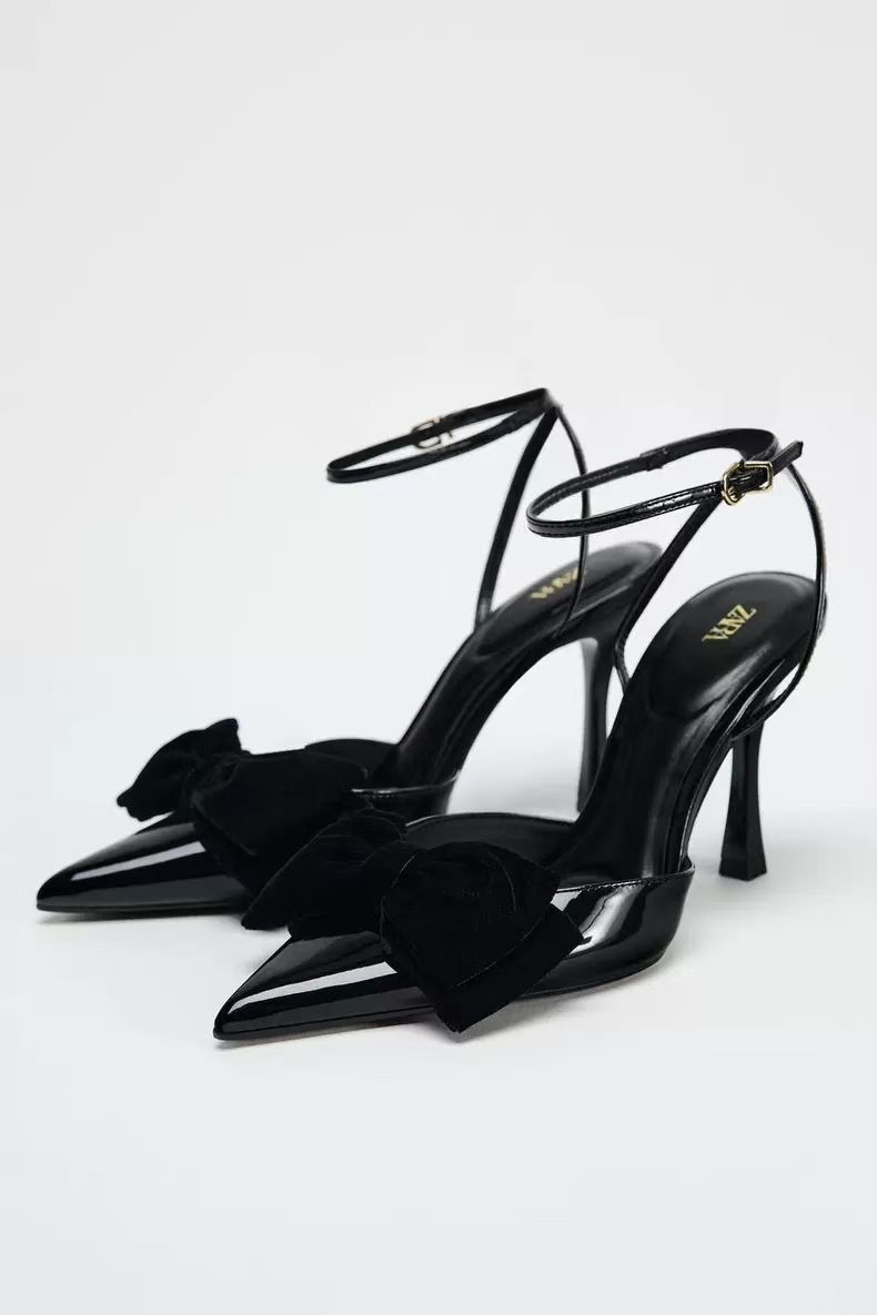 Shop_Emeralds's tweet photo. Sleek Glossy Heels😍

⭐ Size: 37-42

⭐ Price: N25,000

To order:
....................
Kindly send a DM on WhatsApp
https://t.co/AqY94XzXWb https://t.co/7u5CzTfgt9