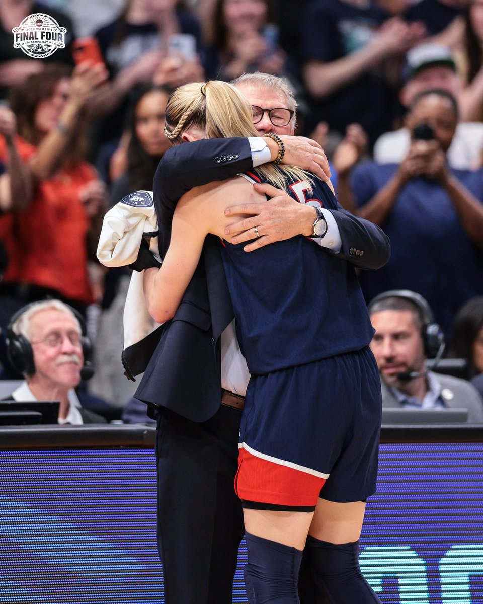 We’re gonna miss this duo ❤️

#MarchMadness x #WFinalFour x <a href="/UConnWBB/">UConn Women’s Basketball</a>
