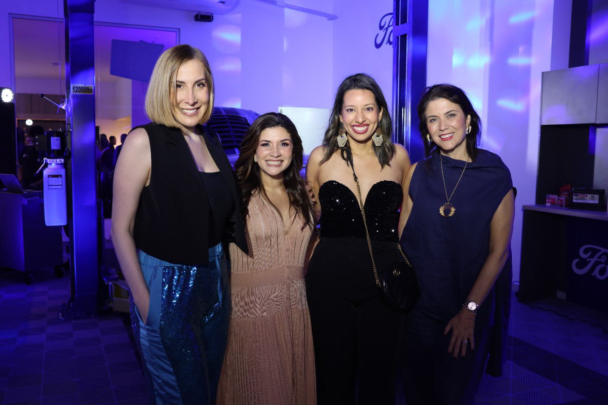 MariGuizado's tweet image. Esta semana tuve el placer de asistir al lanzamiento de @Ford_CA con Distribuidora David, en el área de Plaza New York Marbella.
Siempre es un gusto estar acompañando a colegas empresarios que creen en Panamá y ven el potencial de nuestro país. ¡Vamos hacia adelante!…