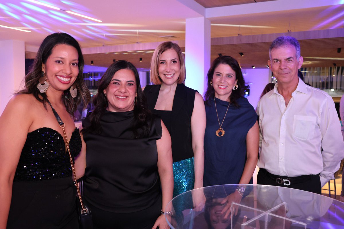 MariGuizado's tweet image. Esta semana tuve el placer de asistir al lanzamiento de @Ford_CA con Distribuidora David, en el área de Plaza New York Marbella.
Siempre es un gusto estar acompañando a colegas empresarios que creen en Panamá y ven el potencial de nuestro país. ¡Vamos hacia adelante!…