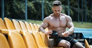 proAthleteTips's tweet photo. Just starting your fitness journey?  Make sure you are getting these essential vitamins
Vitamin D: for strong bones &amp; mood
B12: boosts energy &amp; endurance
C: supports immunity &amp; recovery
E: fights muscle damage

#FitnessTips #VitaminsForBeginners https://t.co/ylLxtEt2LC