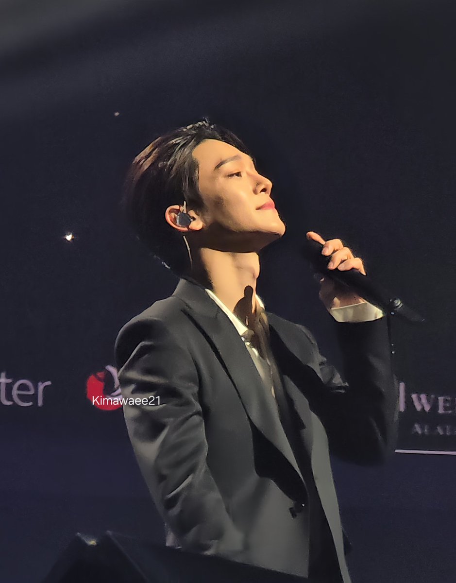 kimawaee21's tweet photo. Songs that Jongdae sang at the concert:

Everytime 
Best luck 
Beautiful Goodbye 
Remember 
Starlight 
Fall in love again 
+ acapella
Shall we
Hold you tight 

@CHEN_INB100
#CHEN #CHENINKAZAKHSTAN https://t.co/NXEWeeNekv