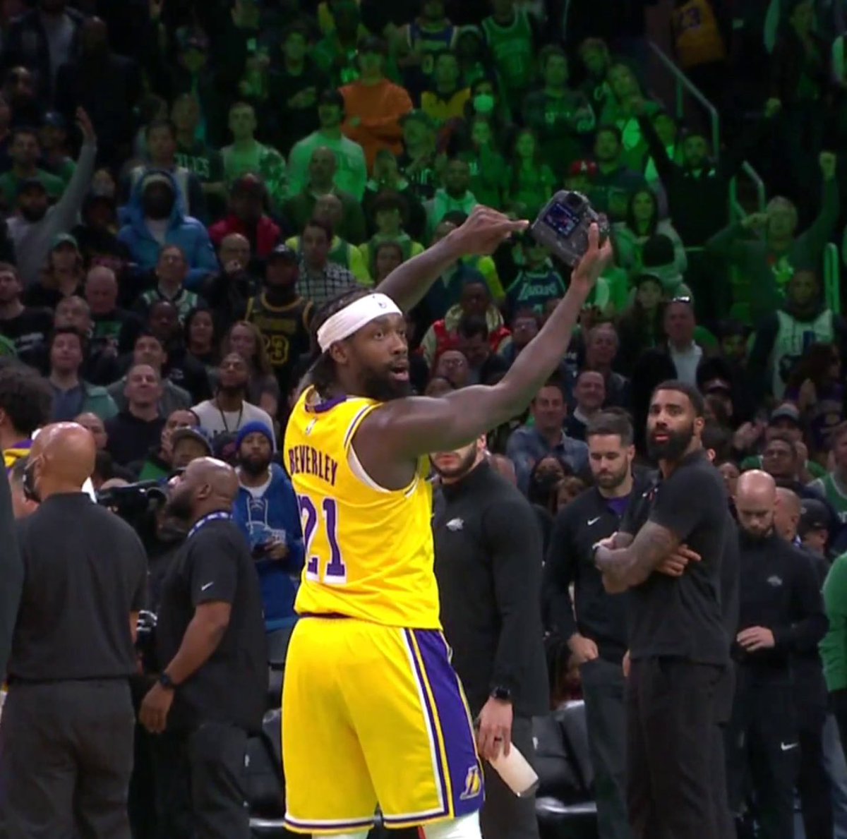 Theeblunthinker's tweet photo. @LakeShowYo https://t.co/0LqJXDaBz2