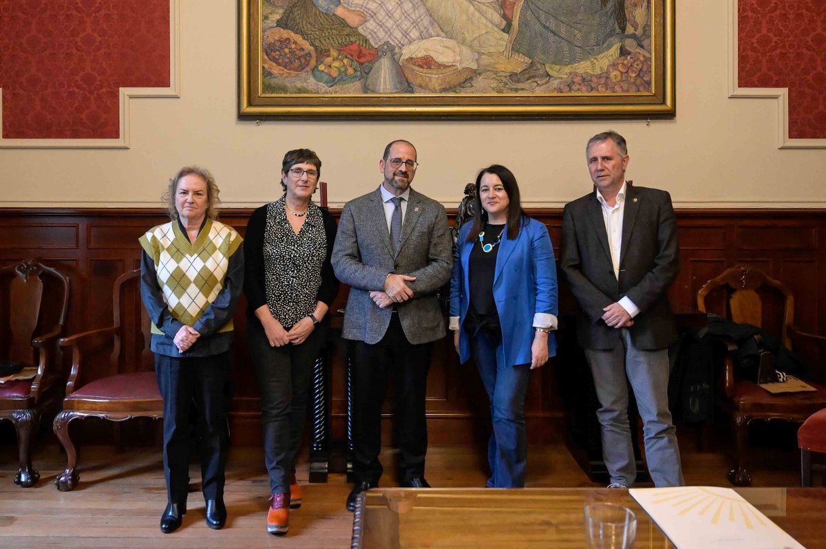 AELG (@aelg) on Twitter photo Henrique Monteagudo, novo presidente da Real Academia Galega: axendacultural.aelg.gal/2025/04/07/hen… <a href="/QuiqeMonteagudo/">Henrique Monteagudo</a> <a href="/mlsandez/">María López Sández</a> <a href="/lourenzofp/">Lourenzo Fernández Prieto</a> <a href="/AcademiaGalega/">Real Academia Galega</a> Henrique Monteagudo, novo presidente da Real Academia Galega: axendacultural.aelg.gal/2025/04/07/hen… <a href="/QuiqeMonteagudo/">Henrique Monteagudo</a> <a href="/mlsandez/">María López Sández</a> <a href="/lourenzofp/">Lourenzo Fernández Prieto</a> <a href="/AcademiaGalega/">Real Academia Galega</a>