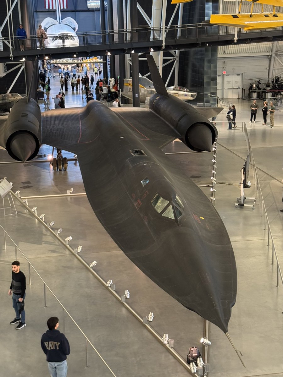 HolmesDCtrip's tweet photo. Hazy Air and Space Museum. #bus2crew https://t.co/3TKD4u0HHS