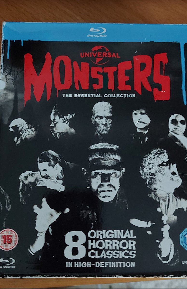 Rach_Capper's tweet photo. Love this boxset :) https://t.co/NgA9ER9snt