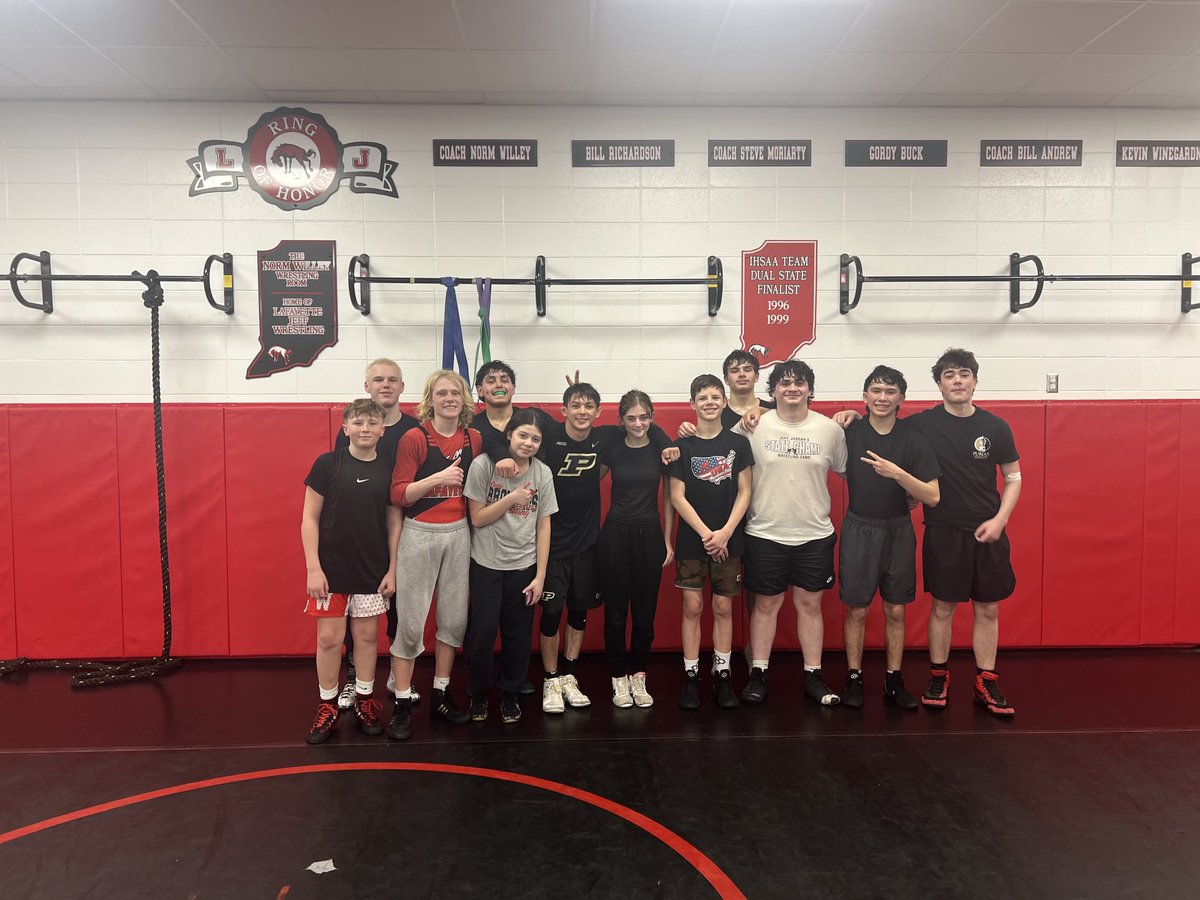 Broncho wrestling trading with Purdue Wrestlers Joey Blaze (NCAA RUNNER-up), Matt Ramos (NCAA Runner-up 2022 and 3rd 2025), Brody Baumann (NCAA Qualifier. #GettingBetterEveryDay). Next Sunday 1:00-3:00 we will be at it again. Cost $20.00 - open for all ages . #BronchoWrestling