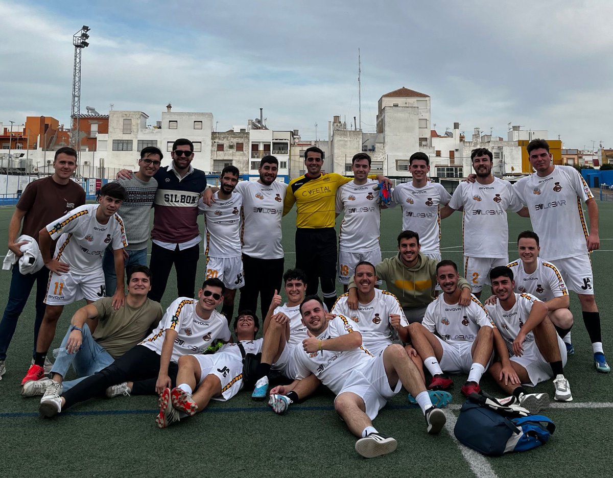 Otra <a href="/ligachichos/">LIGA LOS CHICHOS</a> que llega a su fin y con el mejor final posible, volver a salir campeón con el <a href="/DeporChicharron/">Deportivo Chicharrón</a> 🏆

Un año más he vuelto a disfrutar de lo que más me gusta y apasiona, gracias a todos por hacerlo posible, sois únicos. 

¡Avanti Deportivo Chicharrón siempre! 🖤💛