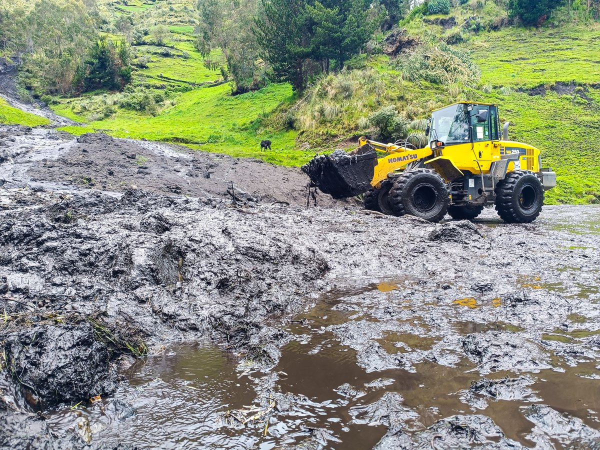 Municipio_Colta's tweet photo. #Emergencia | 🚨En San Francisco de Sasapud, nuestro equipo caminero 🚧 HABILITÓ el acceso principal que conduce a las comunidades altas de Columbe.
✅ Gestión de Riesgos, Maquinarias y Desarrollo Social, se encuentra alerta ante cualquier emergencia. 🚨
🚧Circular con precaución https://t.co/8Odit2CZ7Q