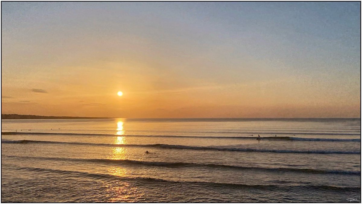 It’s a thing here, summer in early April ………….. ❤️
#mystory #today #tonight #spring #springtime #surfing #strandhill #sligo #wildatlanticway #ireland ☘️