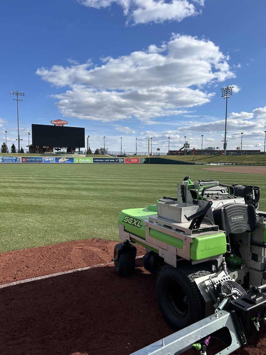 Post opening weekend spray with our new SGXL <a href="/SteelGreenMfg/">Steel Green Manufacturing</a> <a href="/AdvancedTurf/">Advanced Turf</a> <a href="/TurfSpartanLord/">Stephen Lord, CSFM</a> <a href="/FloratineFoliar/">Floratine</a> <a href="/HeritageTurfMI/">Nick Binder</a> .  10 high school/college games coming up this week while the <a href="/greatlakesloons/">Great Lakes Loons</a> hit the road.