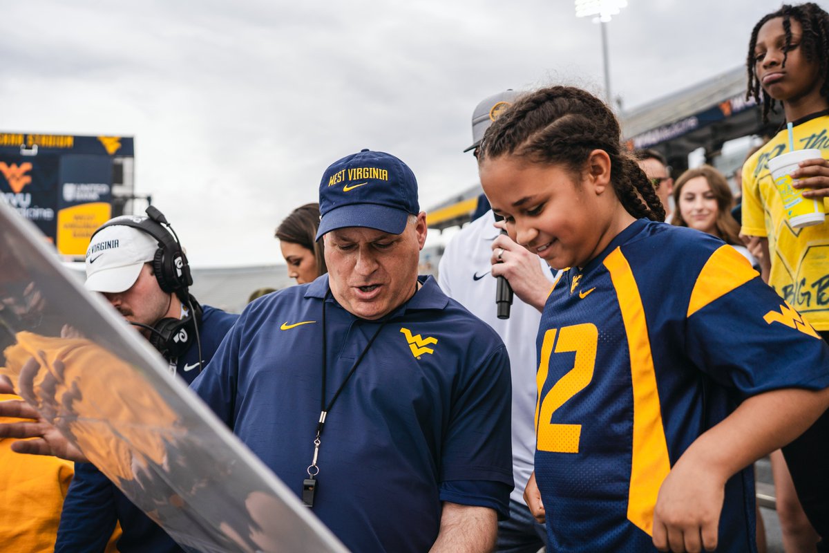 WVUfootball's tweet image. Calling it from the stands 🗣️