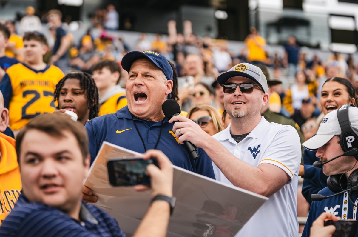 WVUfootball's tweet image. Calling it from the stands 🗣️
