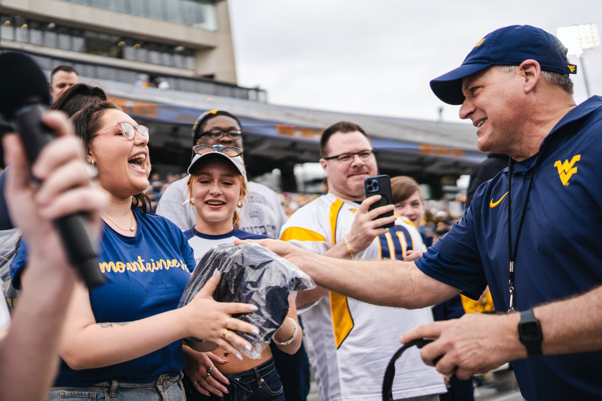 WVUfootball's tweet image. Calling it from the stands 🗣️