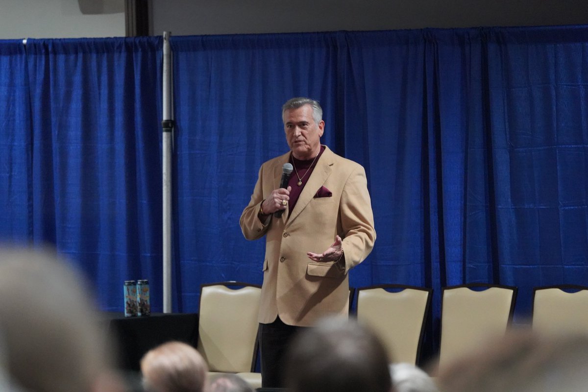 Bruce Campbell entertained the Astronomicon Army of Darkness in the panel room with a interactive Q&amp;A! 🚀