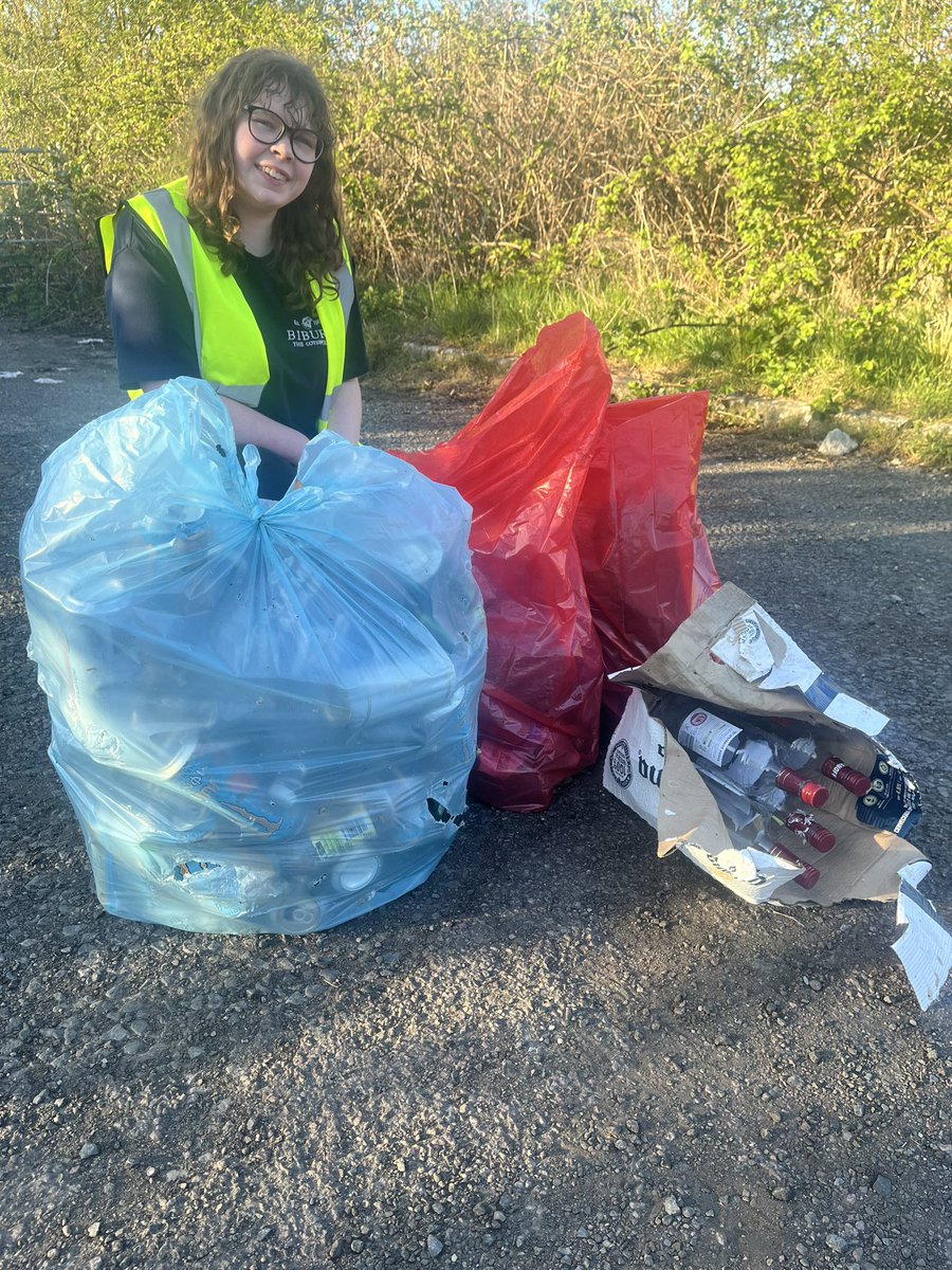 A bag a day keeps the litter away💚🌎♻️🚯 tweet media