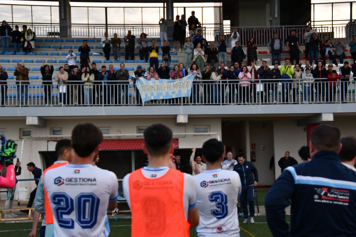 💙 Gran victoria, equipo 🤍

Nos fuimos al descanso con una ventaja mínima (1-0), pero tras una serie de tarjetas y expulsiones, demostramos carácter y pasión. Con un fútbol bonito y emocionante, cerramos el partido con un contundente 3-1.

¡Vamos equipo, vamos patrimonio! ⚽
