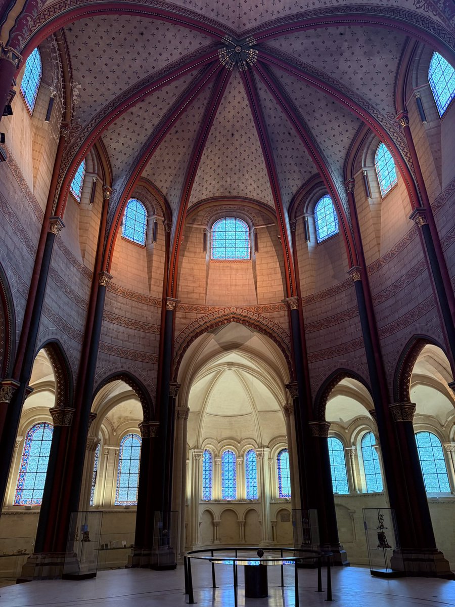 nanransohoff's tweet image. Was just looking for a photo from a recent trip to Paris, and it appears I seem to have spent most of the trip photographing beautiful ceilings? Anyways, we should really bring those back..