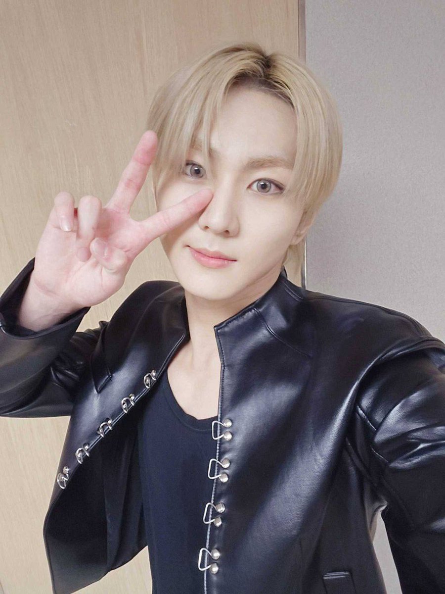 i6darkmoon's tweet image. ₊ ˚  ☪︎  Ξ𝖭𝖦𝖤𝖭𝖤    ꒰ #𝙲iel ꒱    𝚞𝚙d𐐼ᨗtǝ   ›   #𝑚𝕚n𝕚𝐬o𝐝ēཋྀུ⃨𝖙𝕚c𝚔ê𝐭   ⊹   #𝔸c𝖙ུː𝙿r𝕠m𝕚𝐬ē

Me dijeron que hoy finalmente era el #𝐓𝕏𝐓·𓊈游𝟏𓊉·𝒮ᥱ࡙o𝕦𝖑, si que ya estoy listo para dejar mi voz y mi vida junto a los guapos de @y2kfreefall