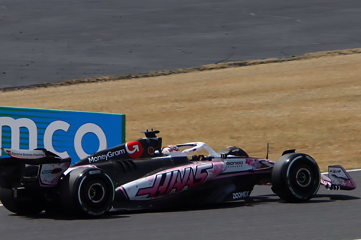 鈴鹿サーキットでF1さつえい🏁 ①

スプーンでFP3をとりました。
お父さんのカメラはボクのより、めちゃくちゃ重くて大変だったけど、とってておもしろかったです📷
今日から5年生のボクがとった写真を見てください！！
