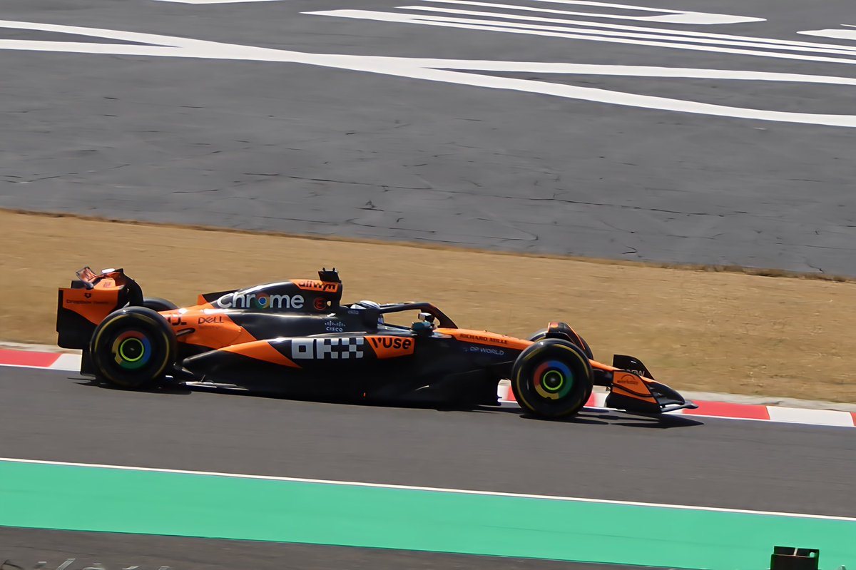 鈴鹿サーキットでF1さつえい🏁 ③

たくさんとったけど、ボクのいちばんのお気に入りは①の1枚目の角田選手の写真です🇯🇵