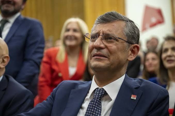 Altından kalkamayacağın lafları söyleme Haddini Bil Özgür Özel silkelerler.