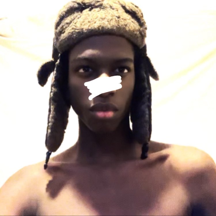 kittyramirez's tweet image. Collarbone checking