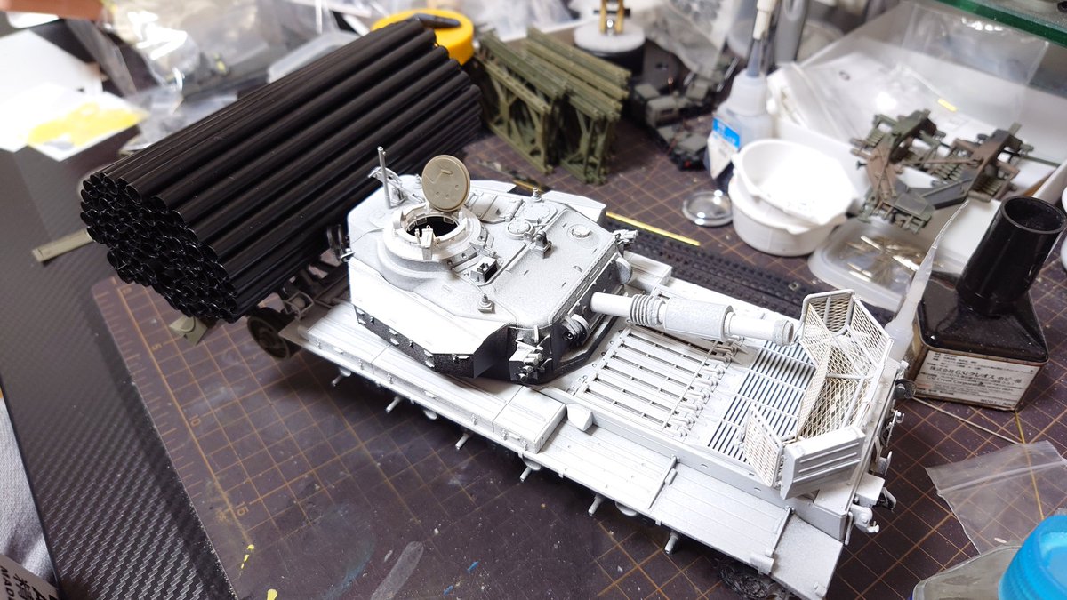 takacchi1729's tweet photo. AFVクラブ
センチュリオンMk5
AVRE(王立工兵隊戦闘工兵車)
下地まで完成
前方に積載しているのは不整地通過材
格好が異様すぎる(笑)が真剣な装備品
いよいよ塗装に〜
#AFVクラブ
#CENTURION
#AVRE https://t.co/xrl9jGO7p2