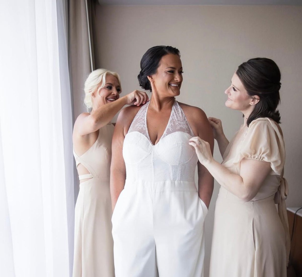✨ When Taylor first visited us in April 2024, she had ideas brewing but needed that expert touch. Little did she know our collaboration would create pure magic! Together we designed a breathtaking bamboo lurex blend jumpsuit that literally shimmers in the sunlight, complete with